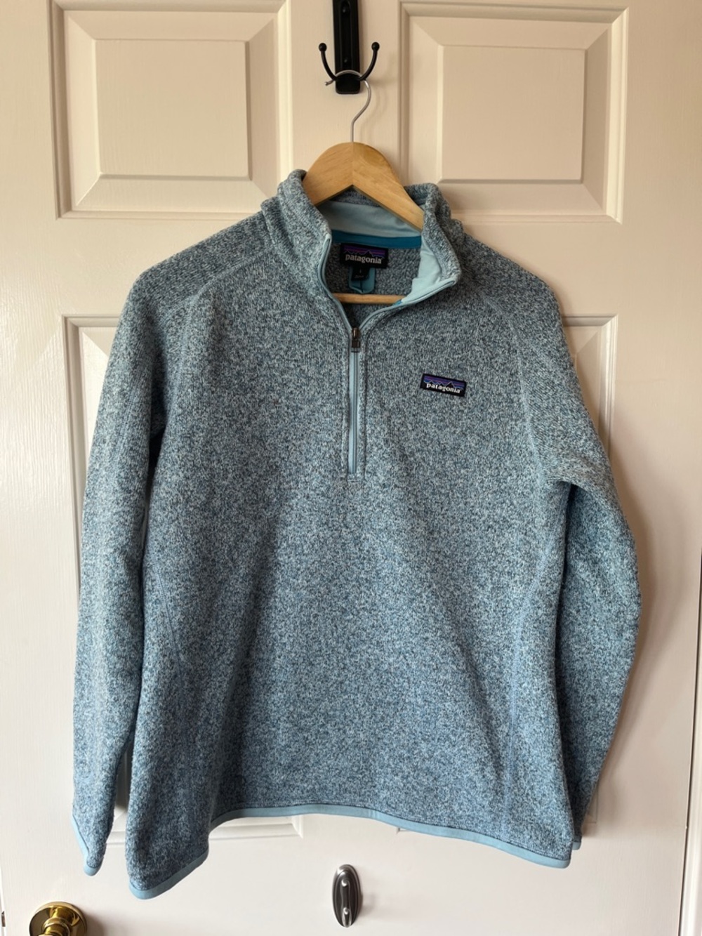 Patagonia women’s Heathered Light Blue Quarter-Zip Fleece